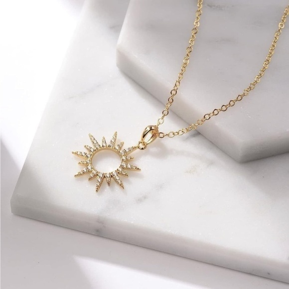 GOLD 14k Gold Plated Star Burst Cubic Zirconia Pendant Necklace - Picture 3 of 3